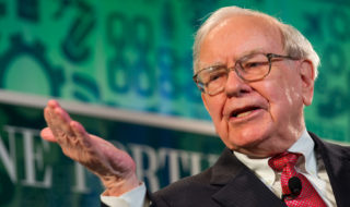 Warren Buffett odstupuje z funkcie predsedu Berkshire Hathaway Warren Buffett