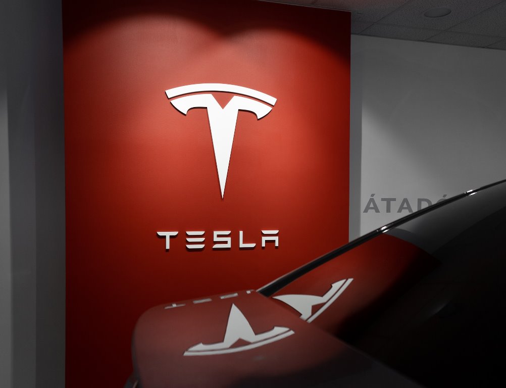 Tesla hlási rekordné predaje. Akcie okamžite zareagovali