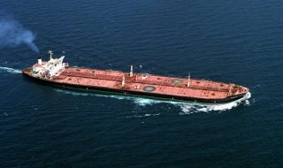 IEA: Svetový dopyt po rope zaznamená prvý medziročný pokles od roku 2020 ropný tanker