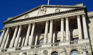 Šéf Bank of England varuje pred zvyšovaním úrokových sadzieb Bank of England