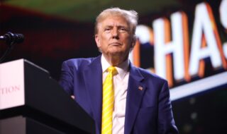 Trump odmietol iránsky návrh na znovuotvorenie Hormuzského prielivu. Ropa dražie