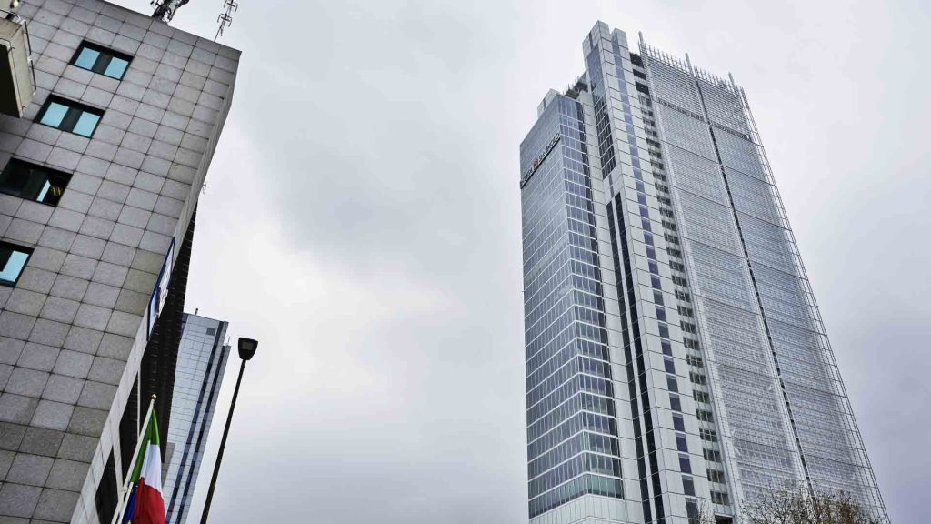 Vznikne druhá najväčšia banka eurozóny? Intesa Sanpaolo chce prevziať najstaršiu banku sveta Intesa Sanpaolo