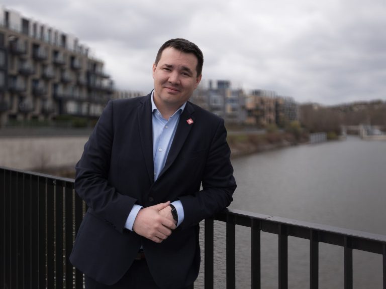 XTB v prvej polovici roku 2026 vsádza na opcie, AI a dlhodobé investovanie