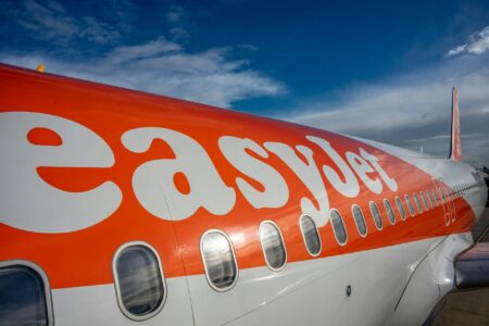 EasyJet súhlasil s ponukou na prevzatie, akcie prudko vzrástli EasyJet