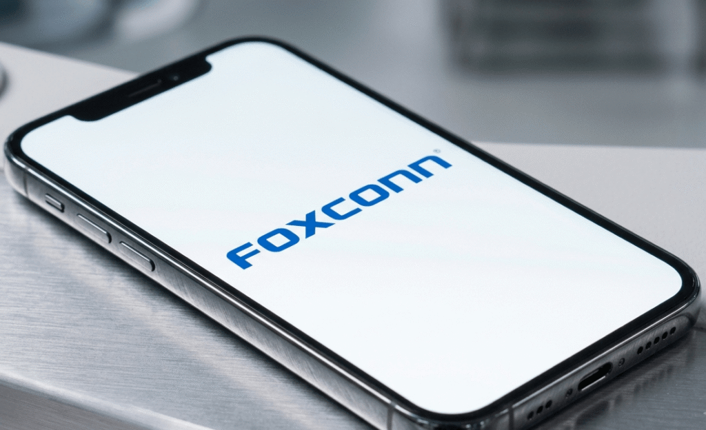 Tržby Foxconnu vystrelili o takmer 40 %, firma však varuje však pred geopolitickými rizikami
