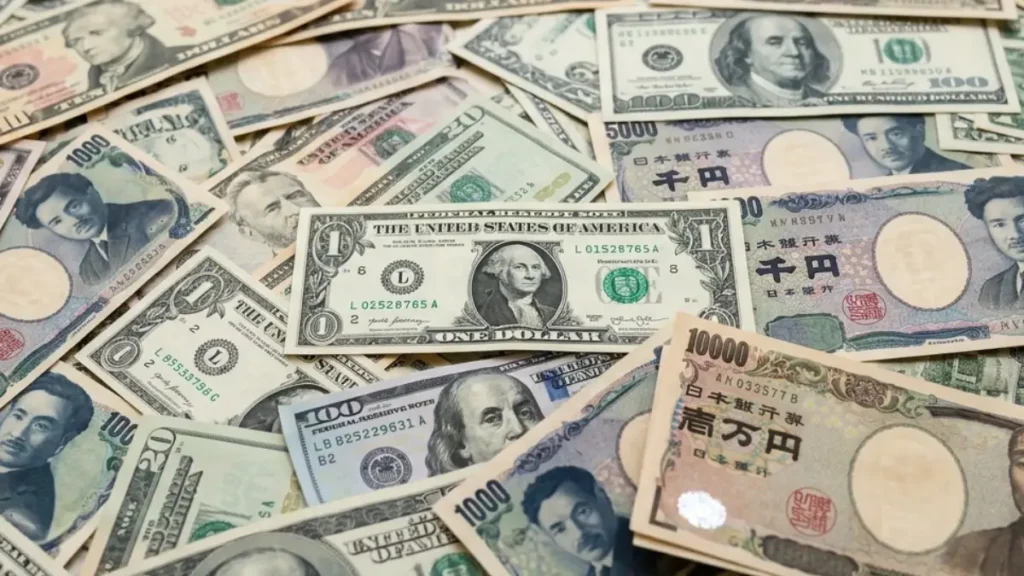 Dolár a jen v súboji: Prečo ani zásah centrálnych bánk nezastavil pád japonskej meny? Americký dolár a japonský jen