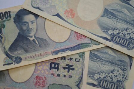 Japonsko a USA koordinovane podporili jen. Ďalší zásah nevylučujú