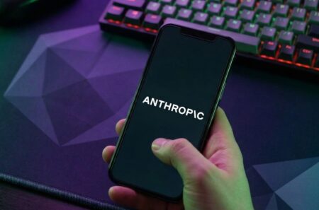 Anthropic chce pri IPO hodnotu 2 bilióny dolárov. Zároveň prerába miliardy Anthropic