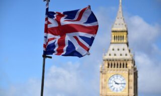 Británia čelí najdrahšiemu financovaniu od roku 1998. Výnosy dlhopisov lámu rekordy Veľká Británia