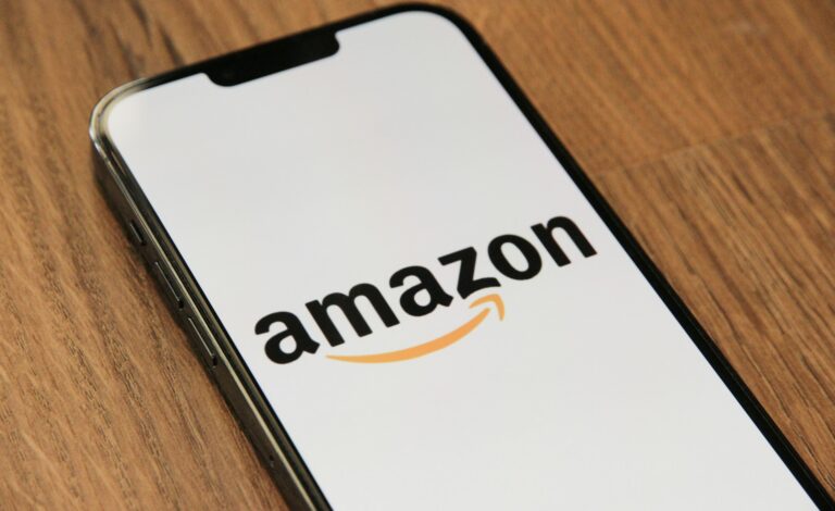 Amazon páli miliardy na AI. Akcie po zverejnení výsledkov prudko klesli