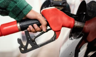 Prekvapivý krok Bieleho domu: Nafta láme rekordy a trhy čelia hlbokej kríze Diesel cenovo rastie