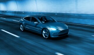 Tesla odhalila nový Roadster. Otvára cestu k fúzii so SpaceX? Tesla